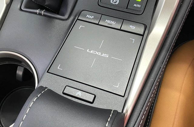 レクサスNX300h Iパッケージ