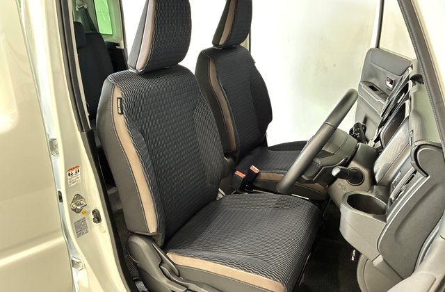 スズキハスラーJスタイルターボ 全方位モニター付メモリーナビ装着車