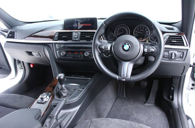 BMW3シリーズ320i Mスポーツ